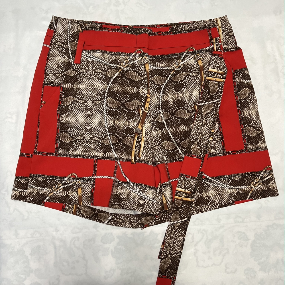 New York & Company 7th Avenue Red Snakeskin Chain Print Belted Shorts Womens XL
